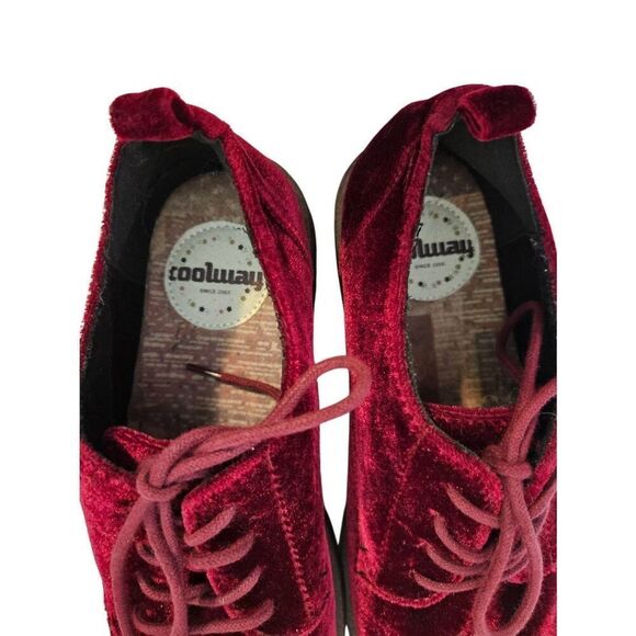 Coolway wine colored velvet tie up shoes. Size 8.5. - Picture 4 of 6